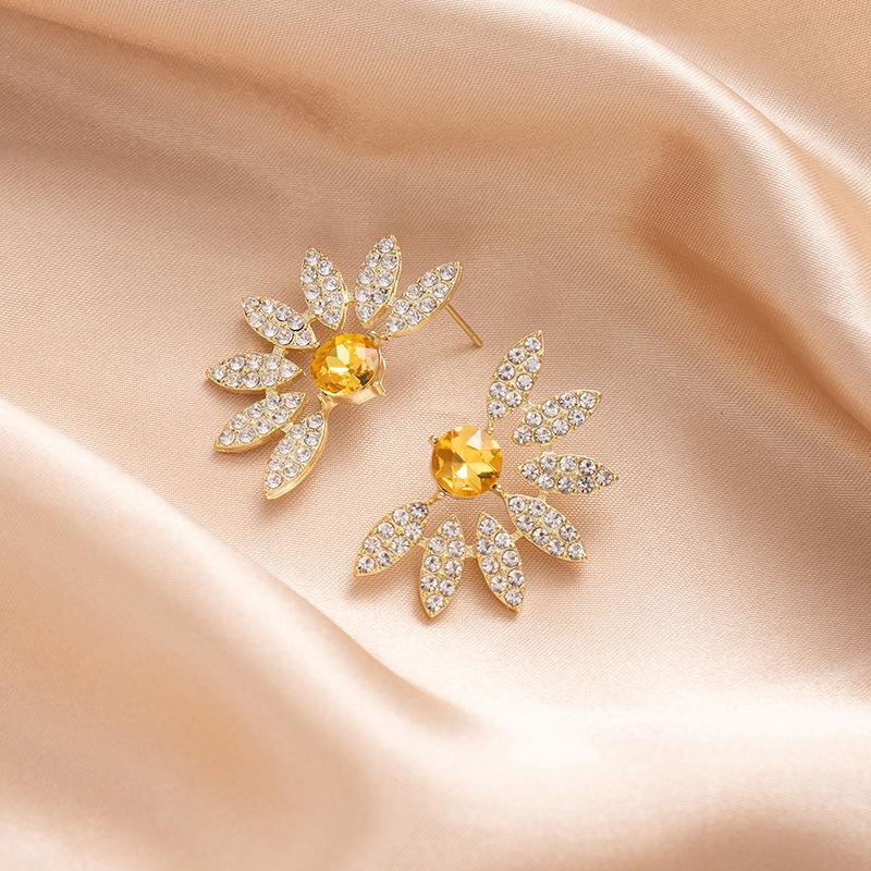 Fashion Diamond-Encrusted Flower Earrings Color Diamond-Encrusted Retro Hong Kong Style Imitation Silver Needle Ear Jewelry Versatile