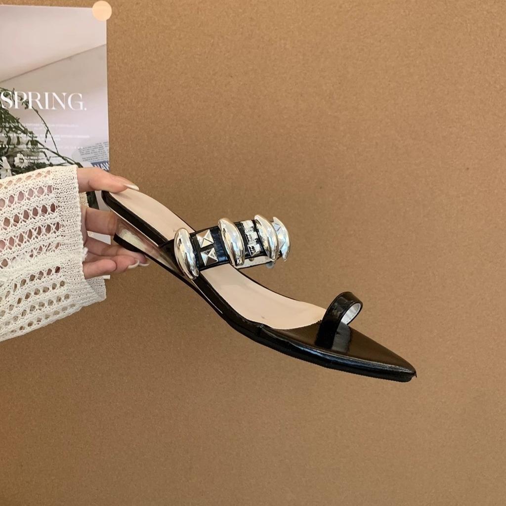 Design Sense Metal Word with Sleeve Toe Cool Slippers Women Wear Retro Pointed Word Drag