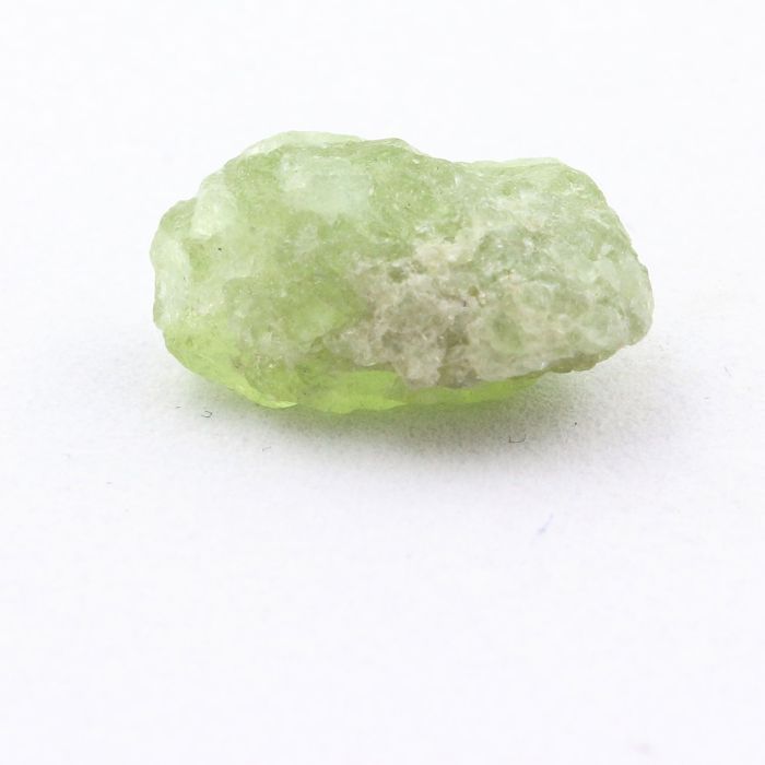 Pierres et Minéraux. Peridot. 4.355 ct. Almklovdalen, Vanylven, Norvège.