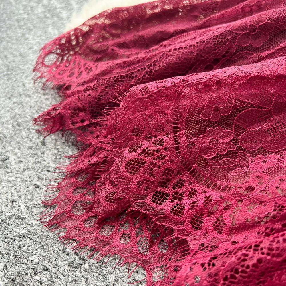 High-End Kleid für Damen im Herbst Französische Mode Spitze Langärmliges Patchwork Taillenbetonendes Plissiertes Langes Kleid