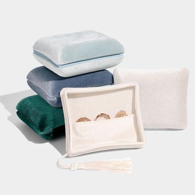 Sammet Smyckeskrin Litet Resesmyckeskrin med Tofsberlock Kvinnor Bärbar Smyckesorganiserare för Ringar Armband Örhängen
