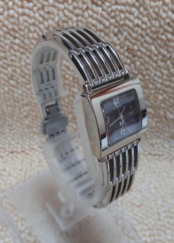 [USED] Rare, working Seiko women's watch with quartz movement and purple dial