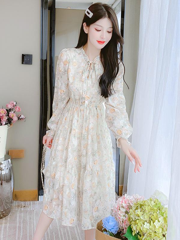 

Весеннее шифоновое платье на шнуровке с цветочным кружевом, приталенное и с подходящим пальто Extra Large