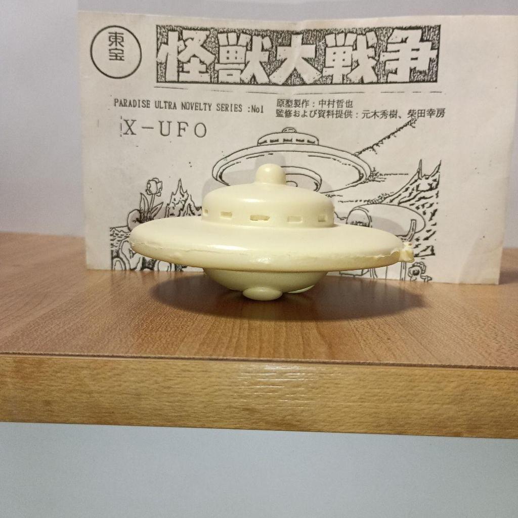 [USED] X Alien Flying Saucer Figure