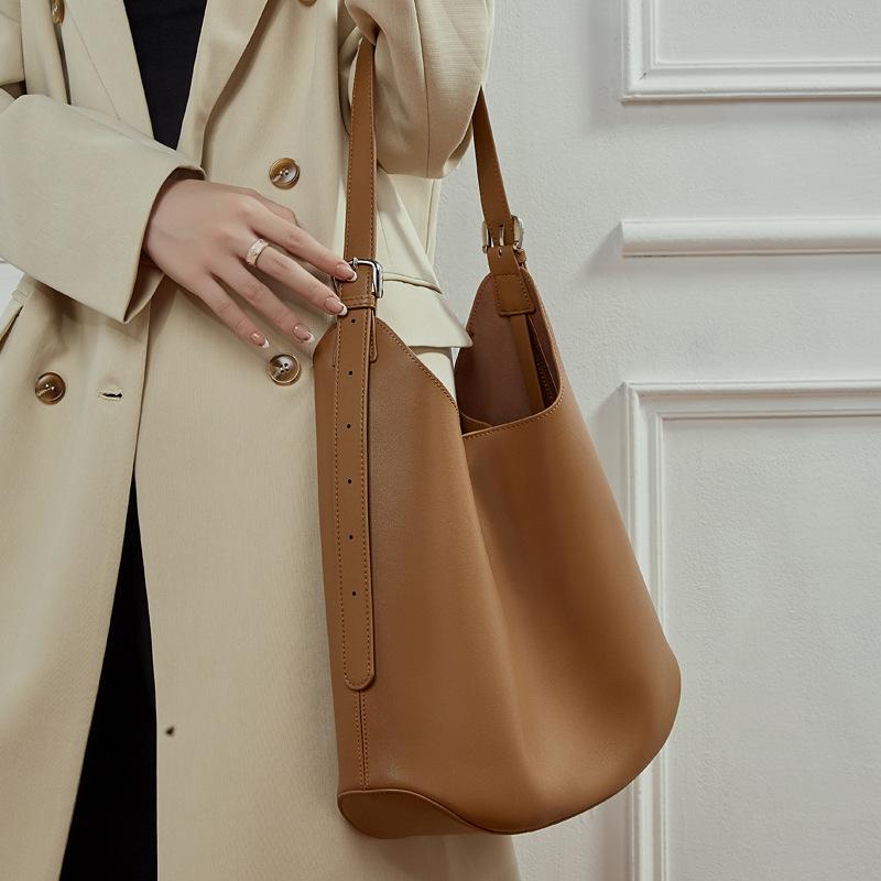 Genuine Leather Large Capacity Tote Bag Casual Shoulder Bag Fashionable Commuter Crossbody Bag