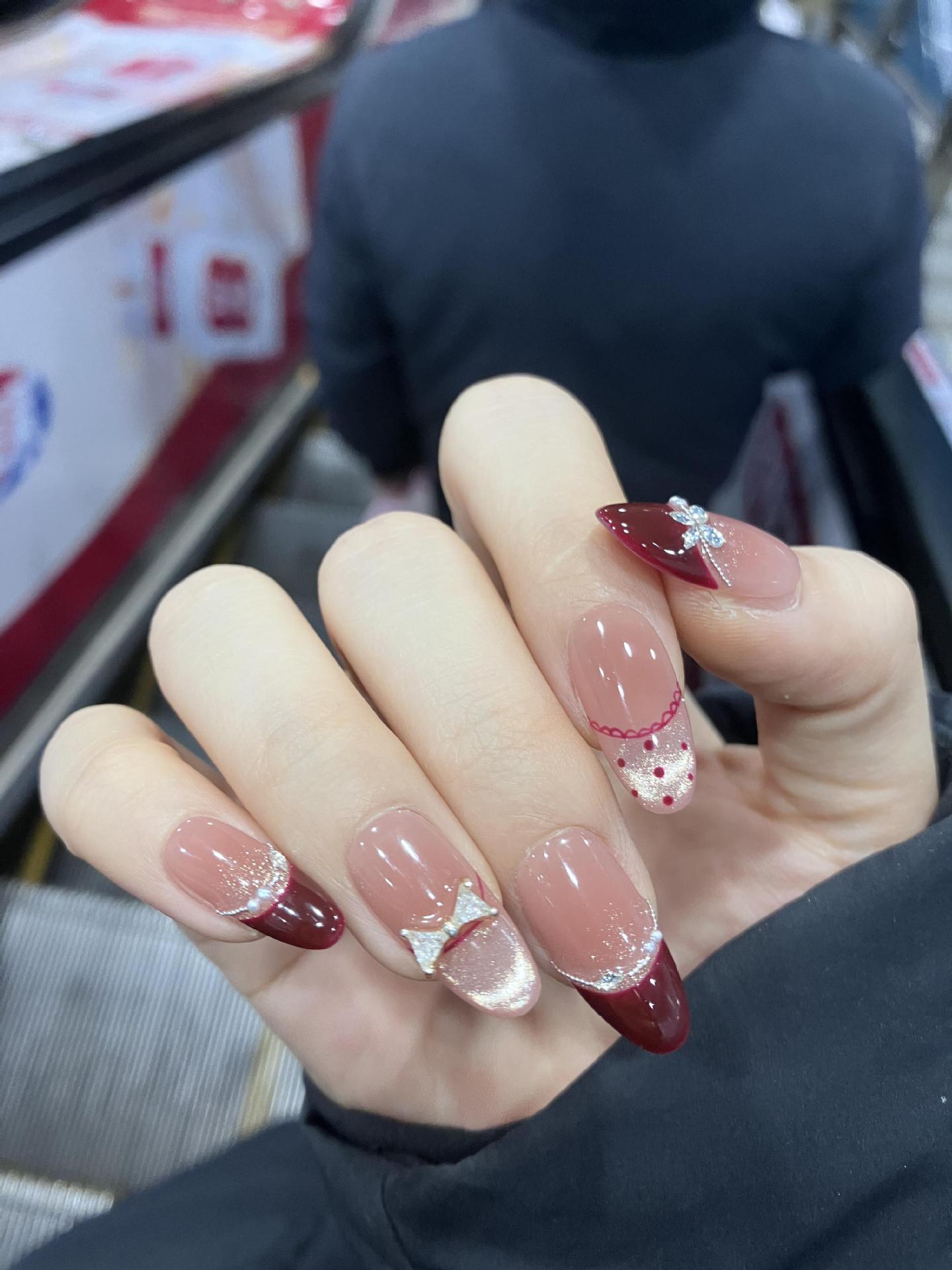 

Тренд прямых эфиров Douyin: Красные Ногти Богатой Дочери в Французский Горошек Ручной Работы Кутюр Носимые Small S