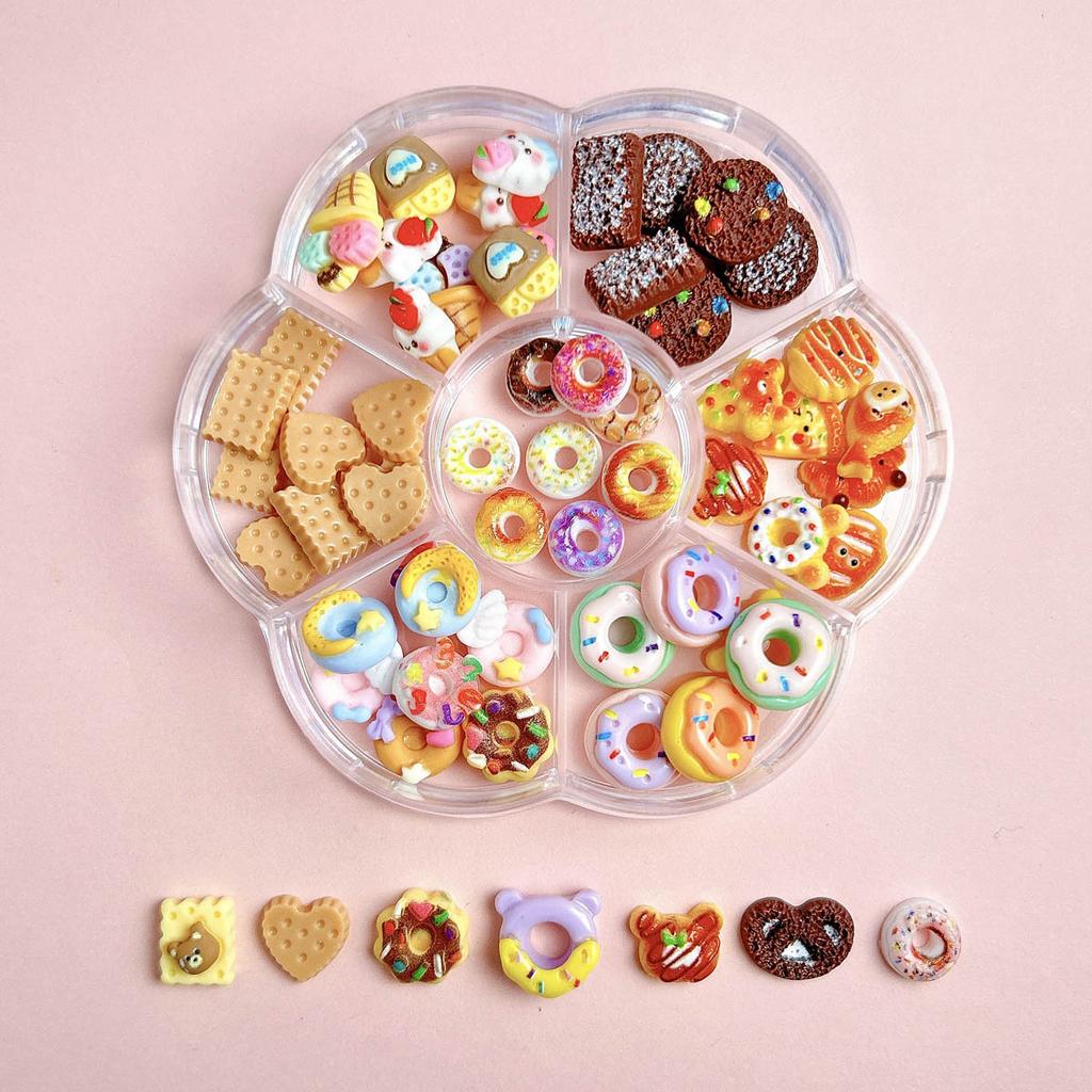 1Box Mixed Cute Simulated Dessert Candy Butterfly Nail Art Decorations 3D Resin Cartoon Cat Fish Bear Nail Charms Supplies