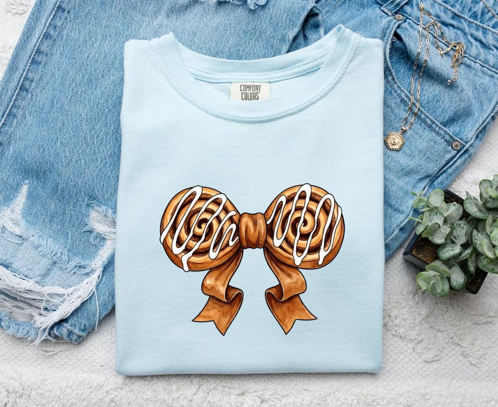 Cinnamon Roll Bow Shirt Desserts Foodie Gift Women Hand Drawn Tee Cinnamon Bun T-Shirt Pastry Fan Illustrated Tshirt Food Graphic Watercolor L