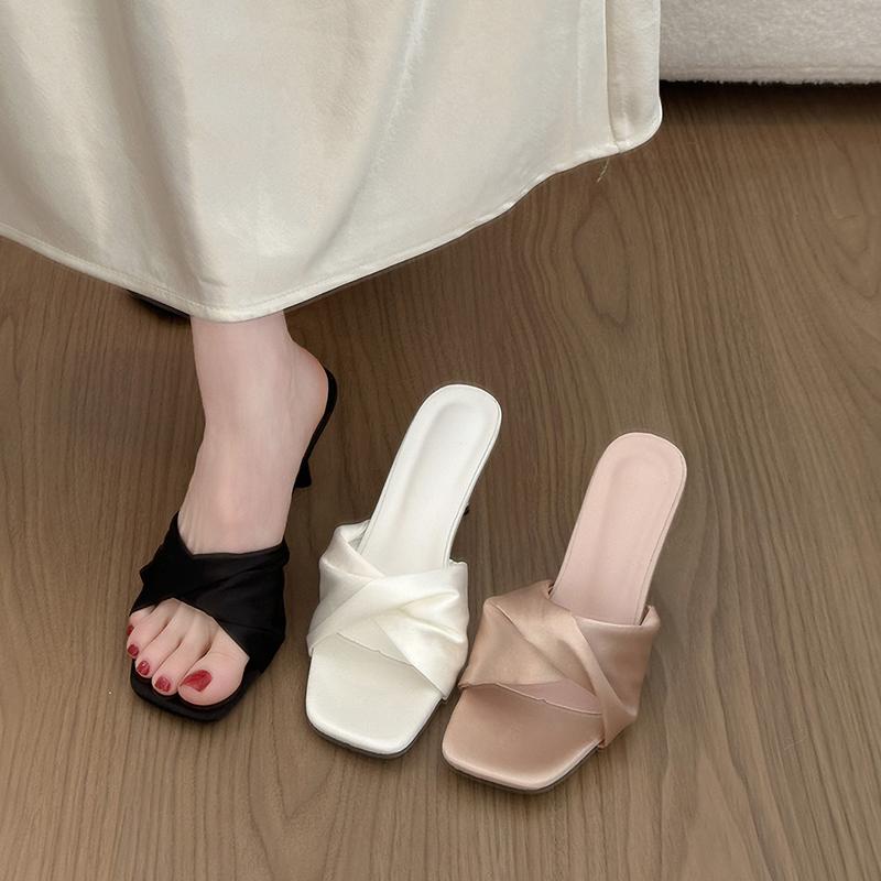 One-word Cool Mopping 2026 Summer French Women's Outward Wear Plus Size New Simple High-heeled Semi-slippers