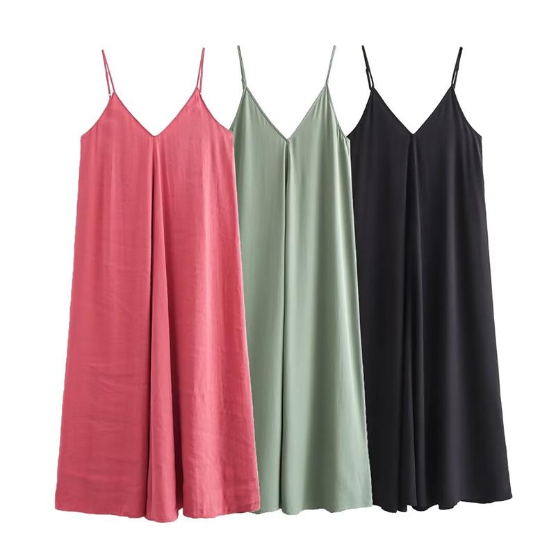 Элегантное однотонное женское платье-слинг с V-образным вырезом — фото 7