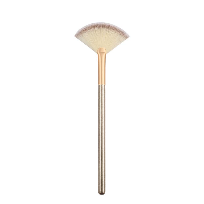 Fan-Shaped Highlighter Brush with Persian Hair for Contouring and Fruit Acid Essence Application