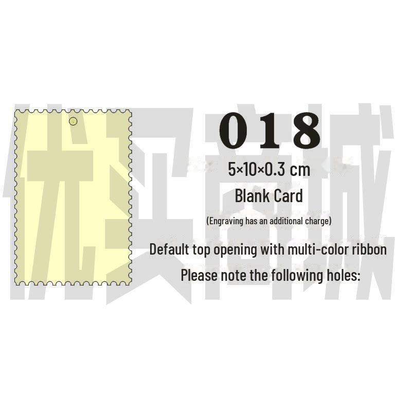 Gravovaná dřevěná karta s přáním s prázdnou visačkou a závěsnou cedulkou