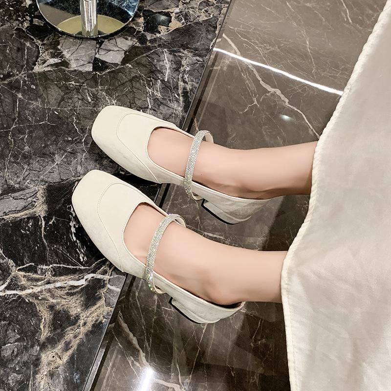 Retro Mary Jane shoes women's autumn new square head shallow mouth one-word buckle with fashionable low-heeled single shoes