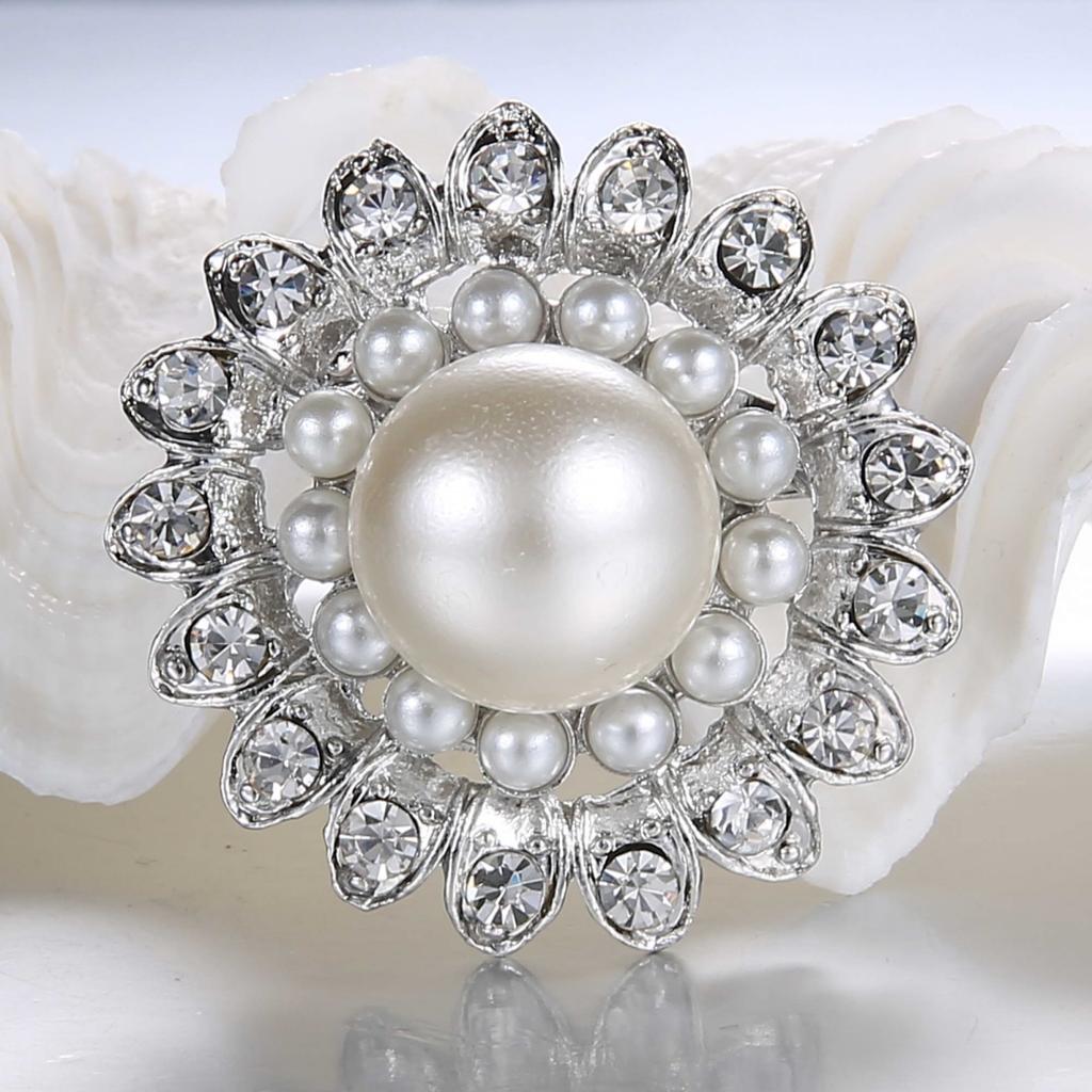 Luxury Imitation Pearl Flower Brooch For Women Men Exquisite Elegant Round Rhinestone Wreath Floral Buckle Pins Wedding Jewelry