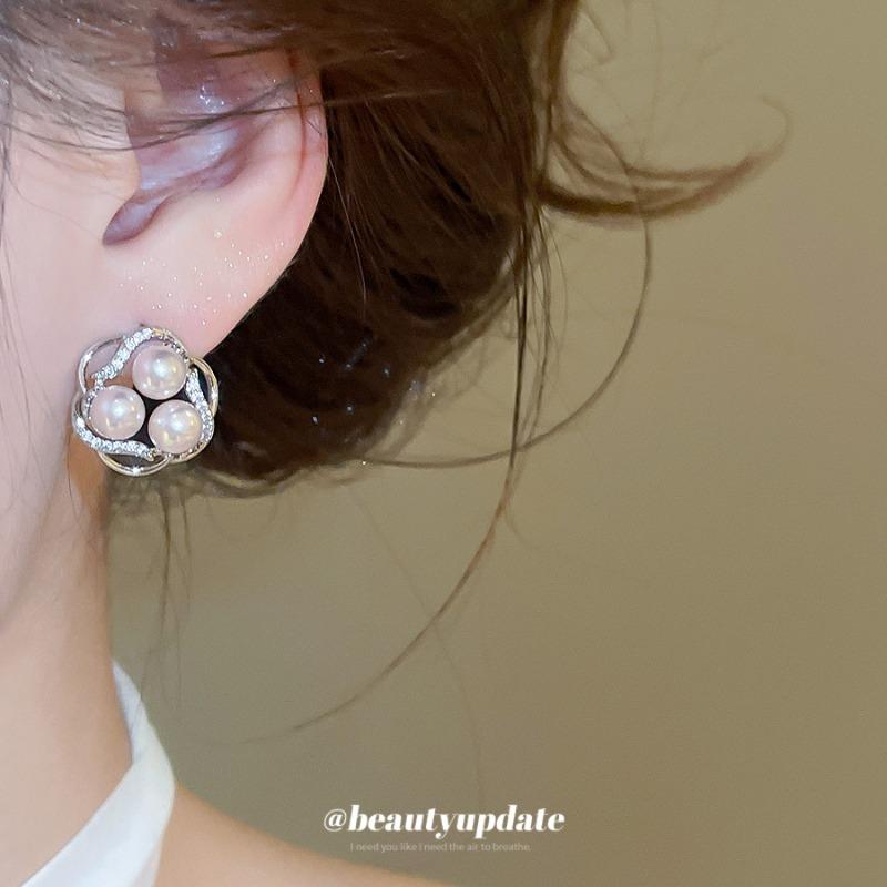 Silver needle zircon pearl flower stud earrings retro elegant fashion temperament earrings light luxury high sense earrings wholesale women