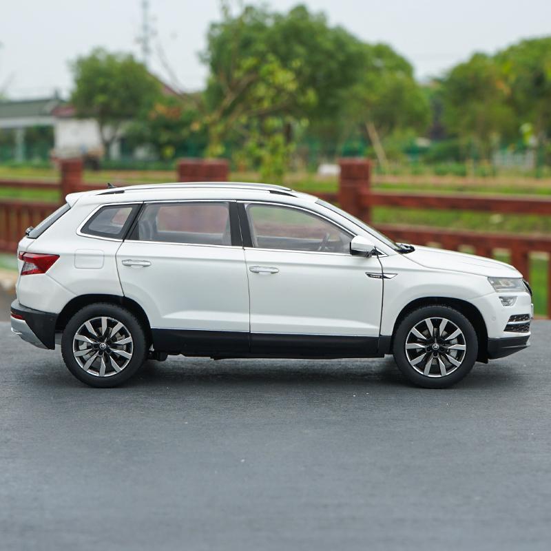 1:18 Karoq Suv Modèle de Voiture en Alliage Modèles Réduits en Métal Véhicules Modèle de Voiture Haute Simulation Collection Jouets pour Enfants Cadeau Décoration