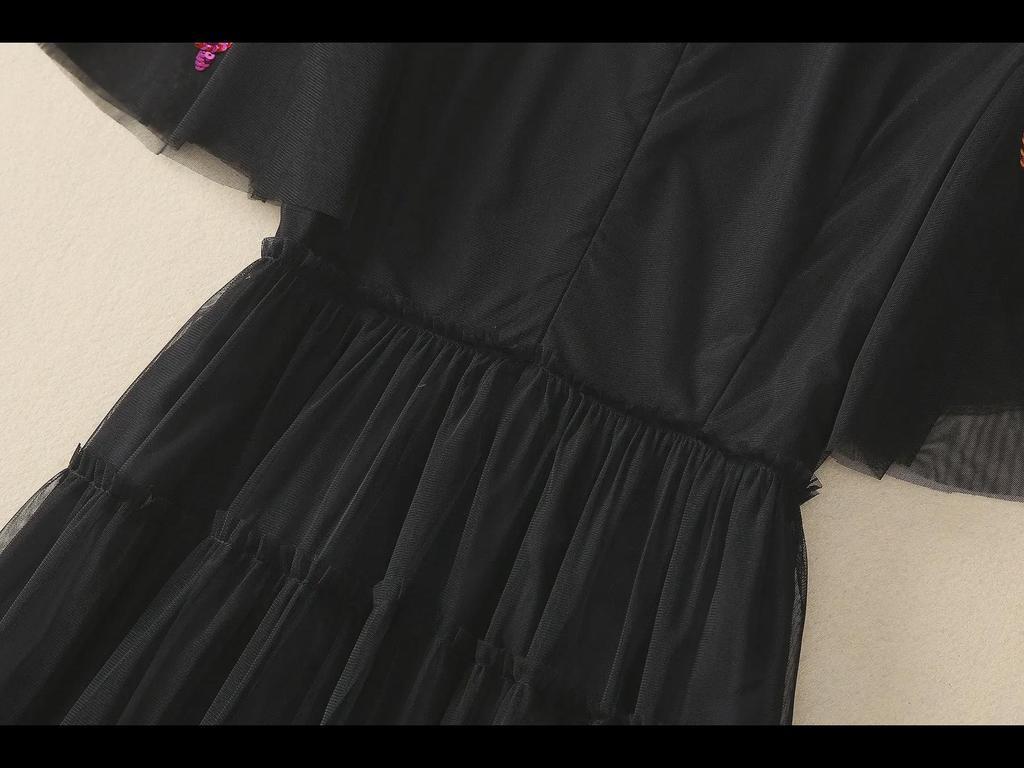 Abito Midi da Donna Nero con Paillettes e Maniche a Trombetta, Vestibilità Slim Fit, 2024