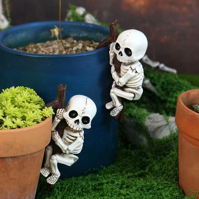 2 Pieces of Halloween Skeleton Garden Decorations - Resin Statues Hanging On Branches, White Wall Hangings Suitable for Porches