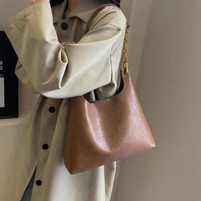 IELGY Retro Chain Shoulder Large Capacity Commuter Underarm Tote Bag