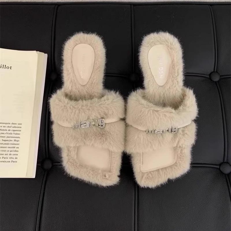 Coarse heel velvet women's shoes rhinestone slippers outer wear 2025 new winter fluffy shoes warm cotton shoes home half slippers