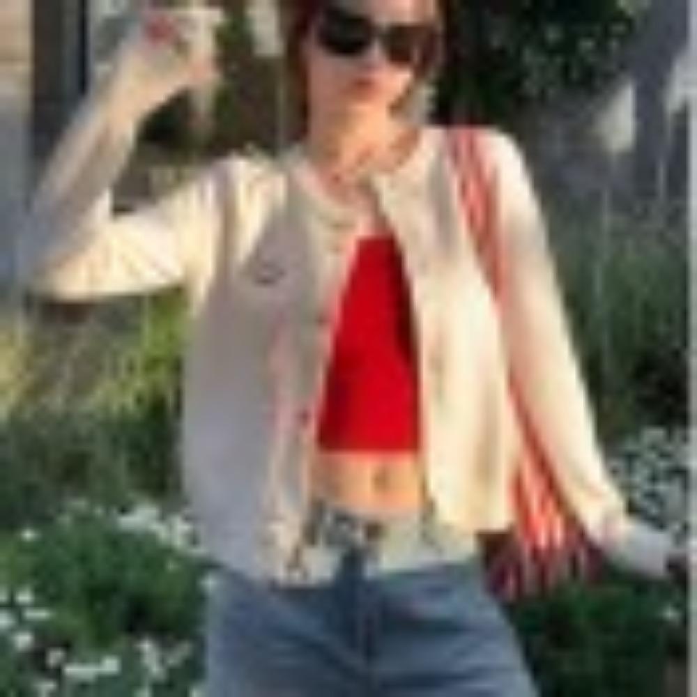 A New Sweet Long-sleeved Knitted Cardigan Sweater Coat for Early Autumn, A High-end Outerwear for Women