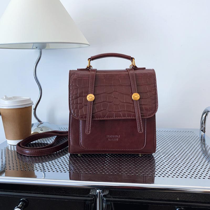 Carry a Simple Messenger Bag, Hand Niche Fashion New Casual Shoulder Winter Bag Feeling 100 Small Square Bags