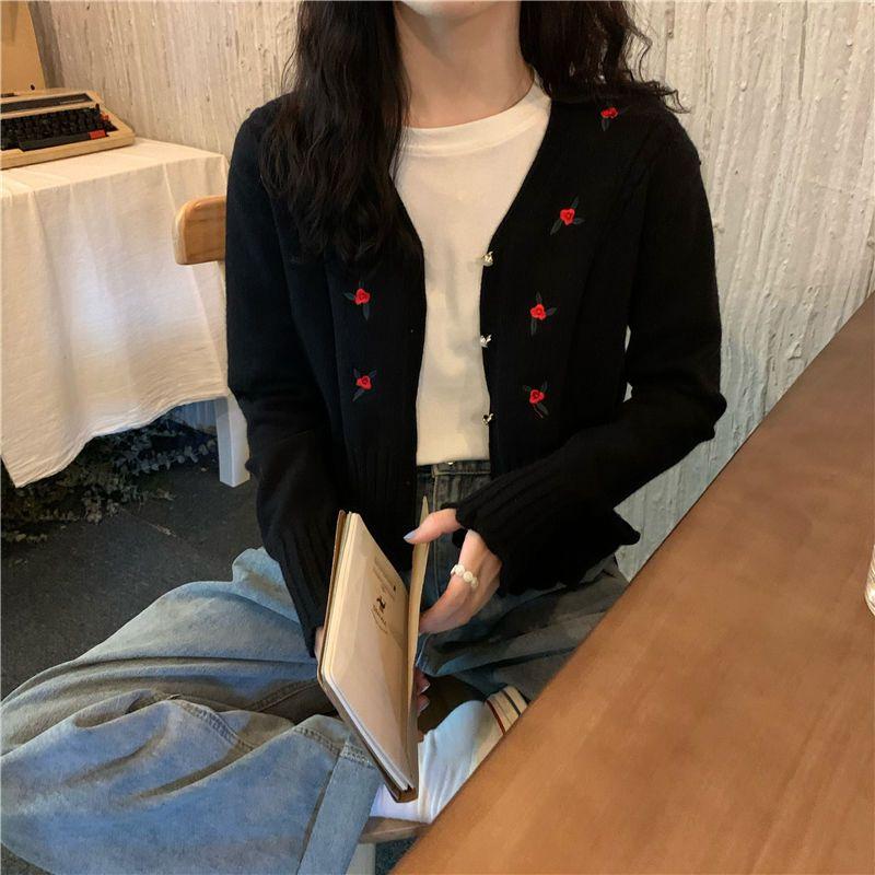 Women's Spring Korean-style Floral Embroidered Knit Cardigan Versatile V-neck Sweater Base Layer Long-sleeve Top