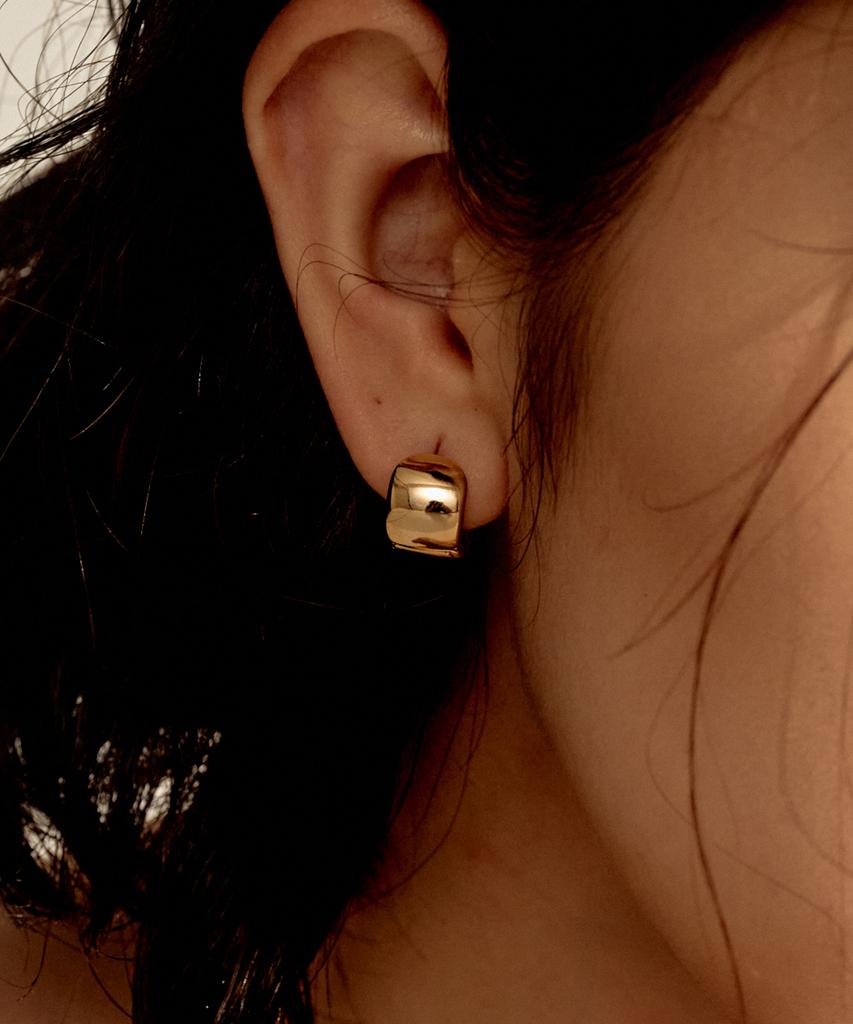 Novice Tokyo Hinged Wide Hoop Pierce / Gold