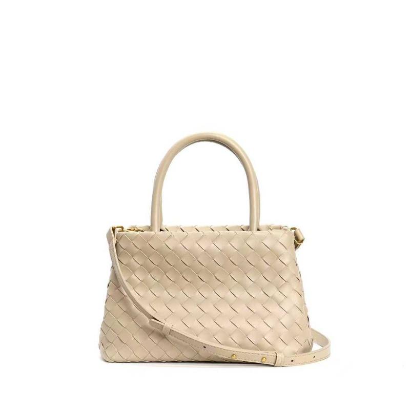 

New retro leather fashion high-end hand-woven women s bags, portable tote bags, large-capacity vegetable basket bags 25*18*13cm бежевий