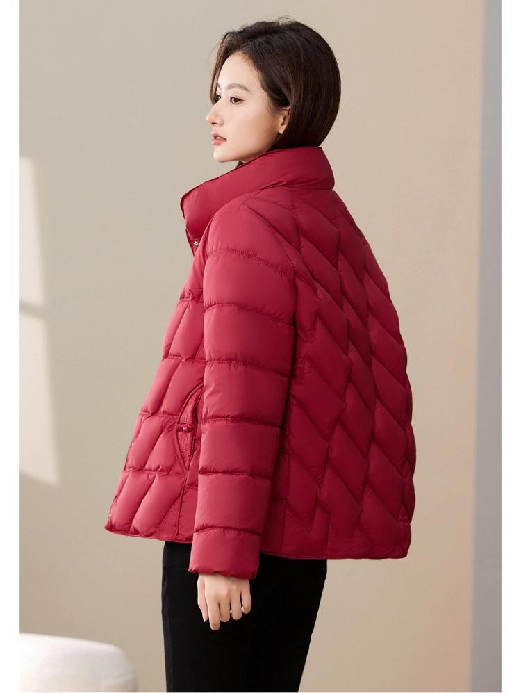 Tunn kort bomullsvadderad jacka med kinakrage