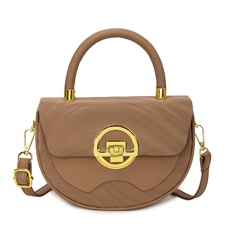 Trendy Retro Shell Bag: Niche Design Crossbody & Handheld Summer Style