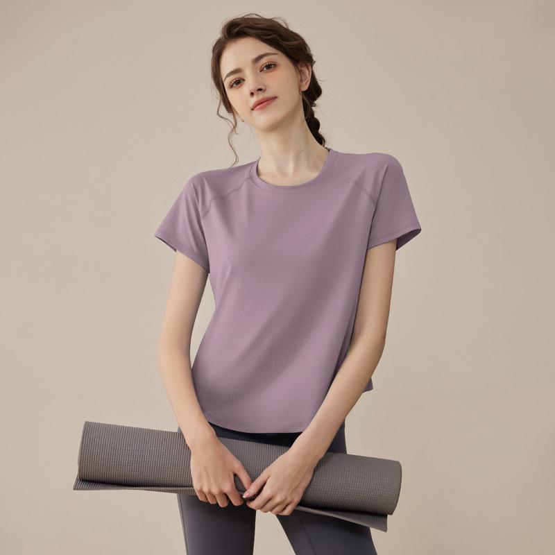 

Женский комплект для йоги Весна 2025: Спортивные шорты премиум-класса и футболка для фитнеса с коротким рукавом Large