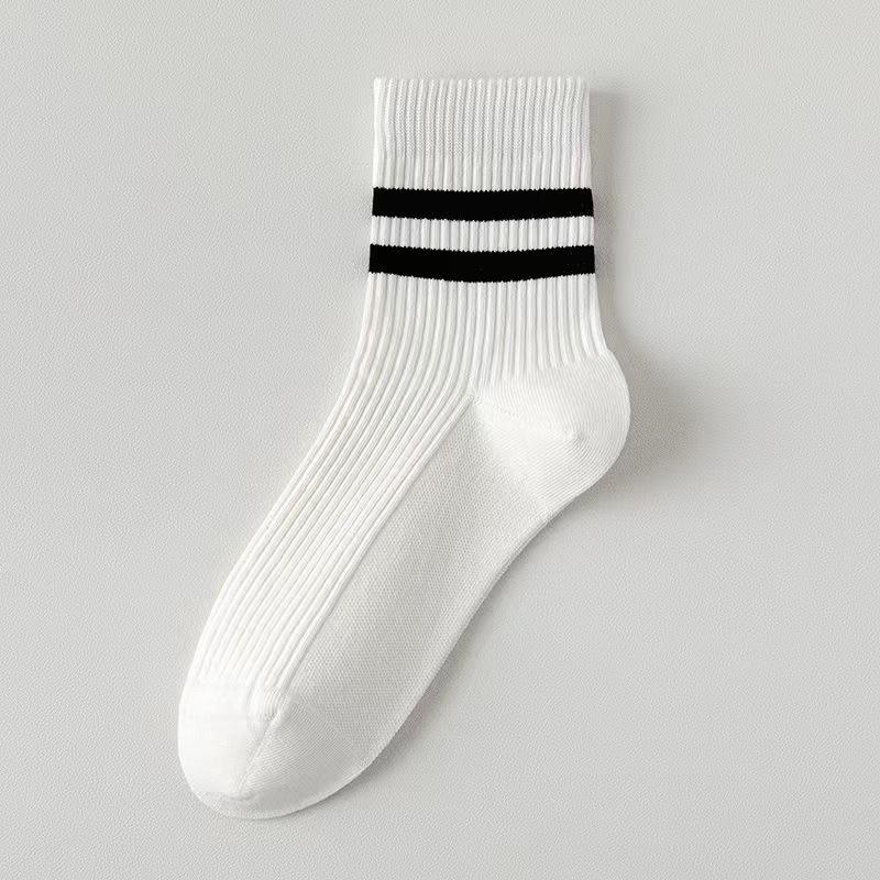 Ladies Spring and Autumn Leisure Sports Antibacterial Deodorant Sweat Breathable Short Tube Socks