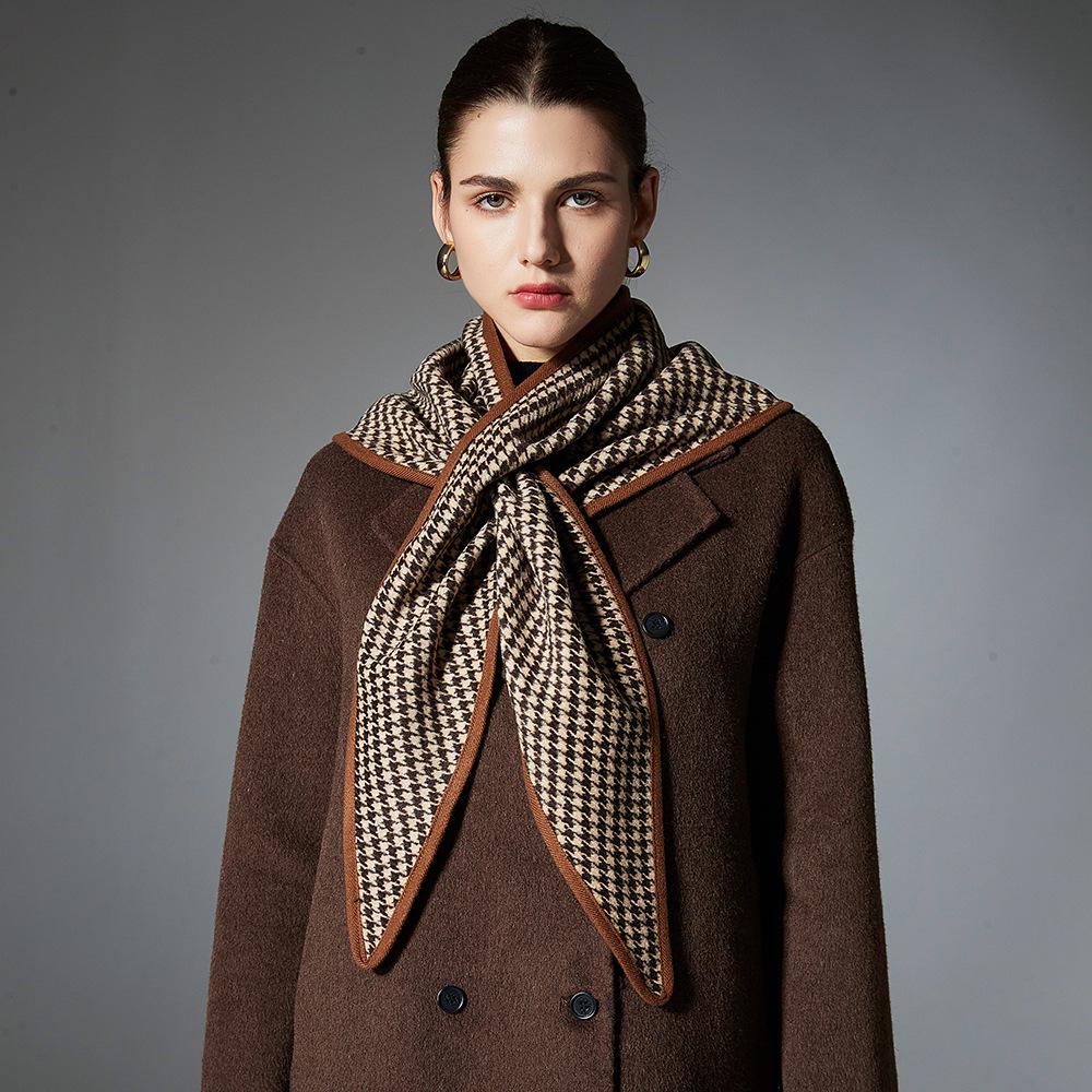 2025 High-End Podzim/Zima Trojúhelníková šála se vzorem kohoutí stopy pro Evropu a Ameriku