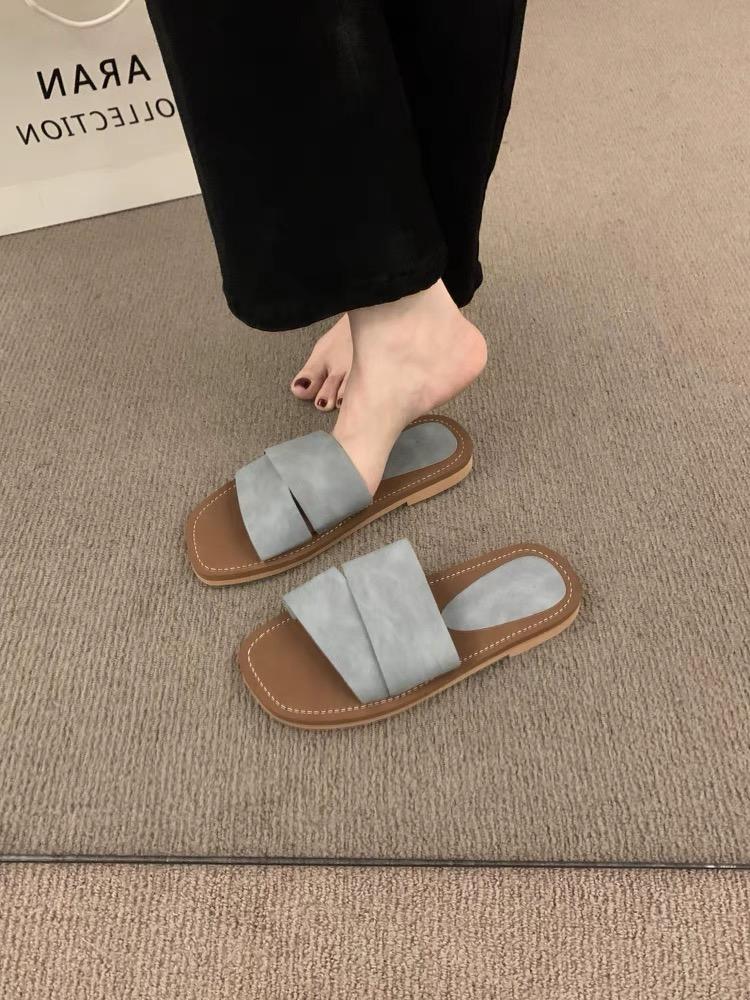 2025 New Summer Retro Square Toe Open Toed Flat Slippers for Women's Summer Dress Fairy Style Seaside Vacation Beach Sandals