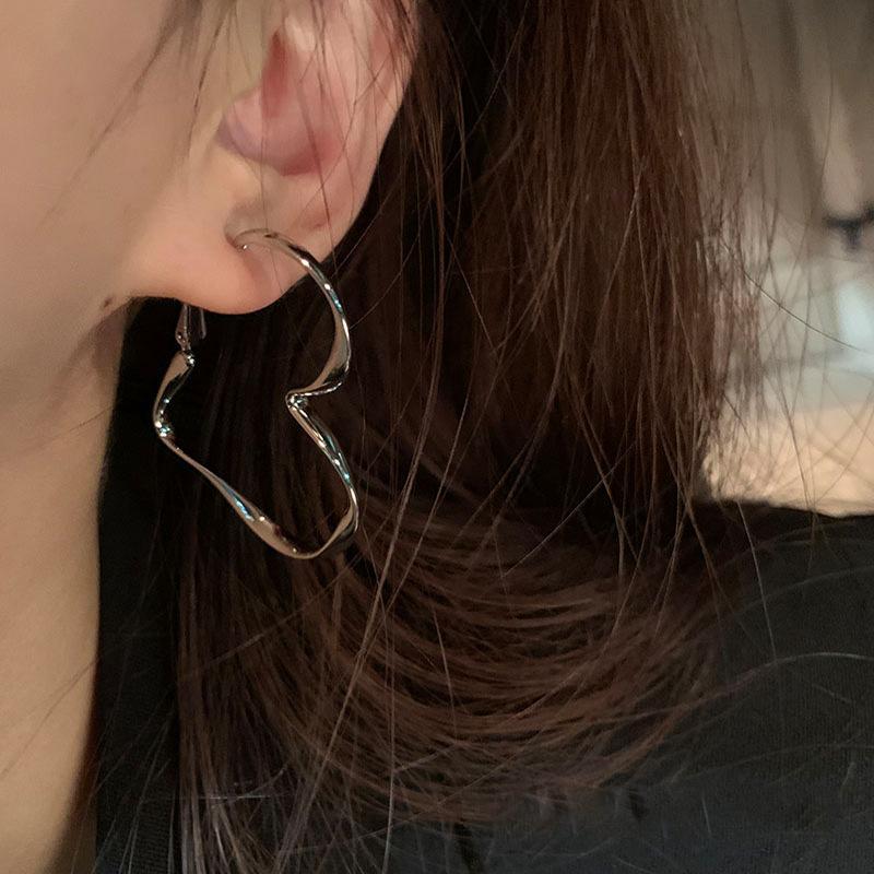 Trendy 1Pair Lovely Women Fashion Personality Exaggerated Hollow Heart Design Earring Cuff For Girl Birthday Jewelry Gift