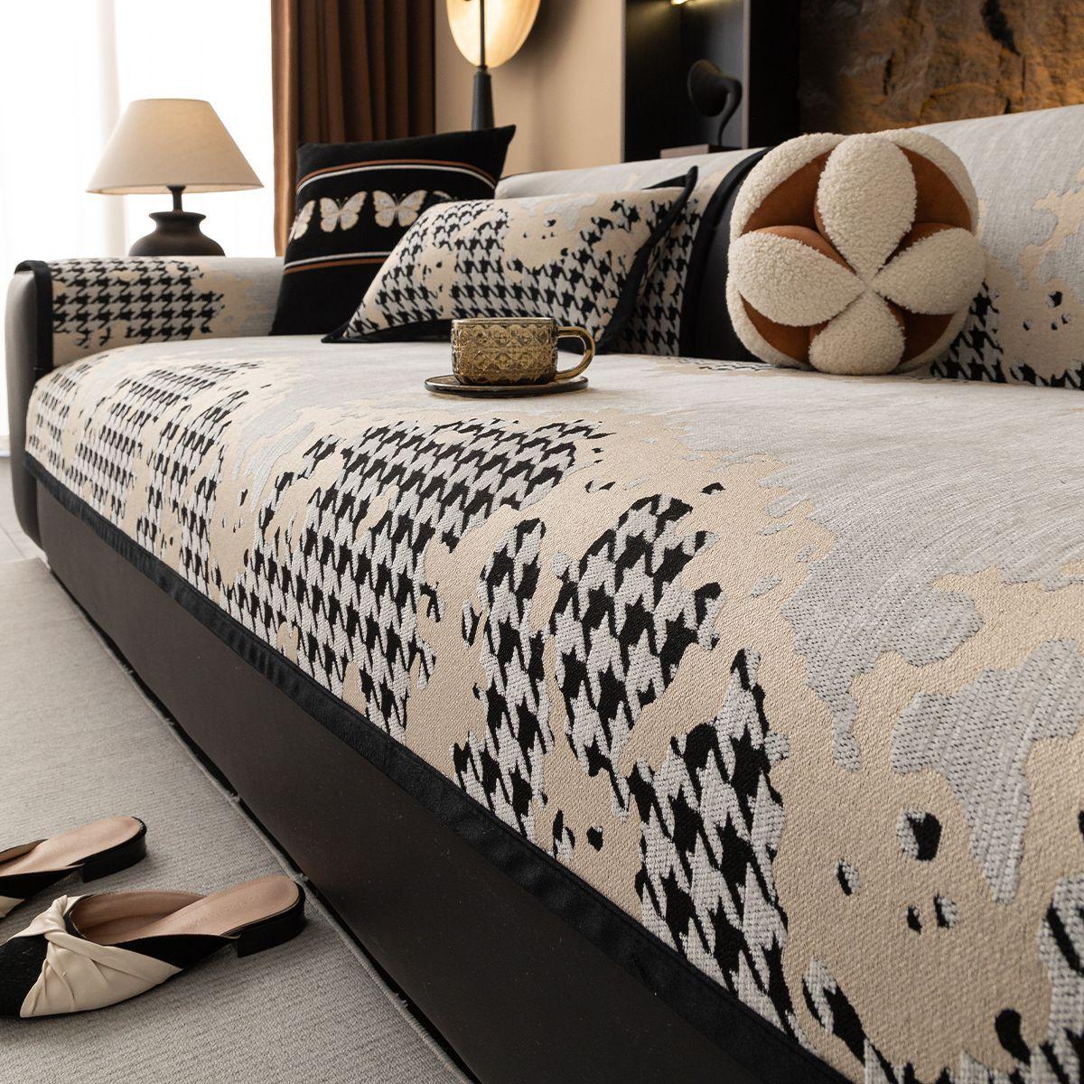 

Four Seasons Universal Non-Slip Sofa Cushion Chenier Versatile Sofa Cover Towel Light Luxury Cushion Backrest Towel Machine Washable 70*70cm