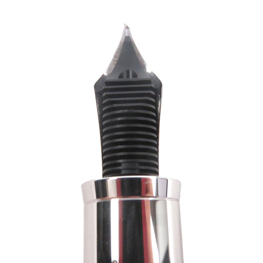 Pristine MONTBLANC fountain pen Special Edition Great Characters Used