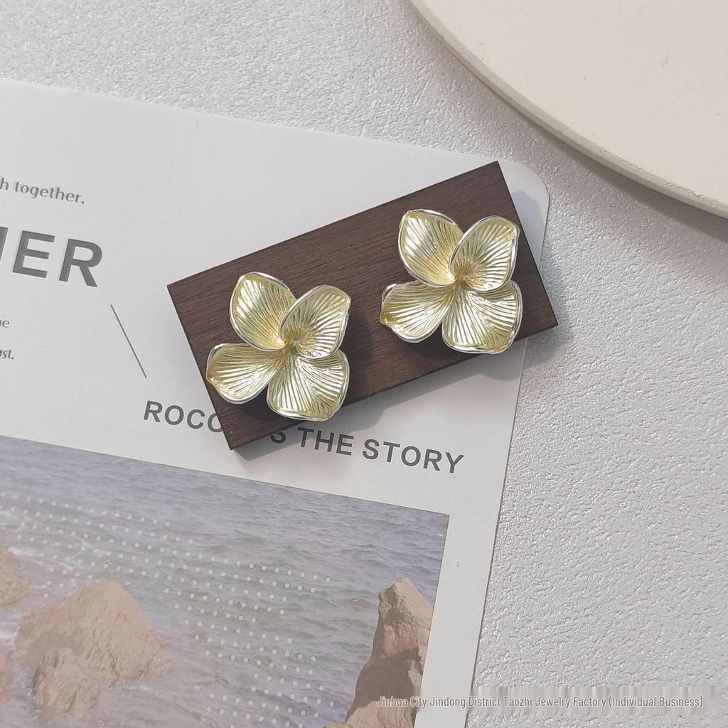 Elegant Flower Petal Stud Earrings - High-End Silver Needle Design for Versatile Wear