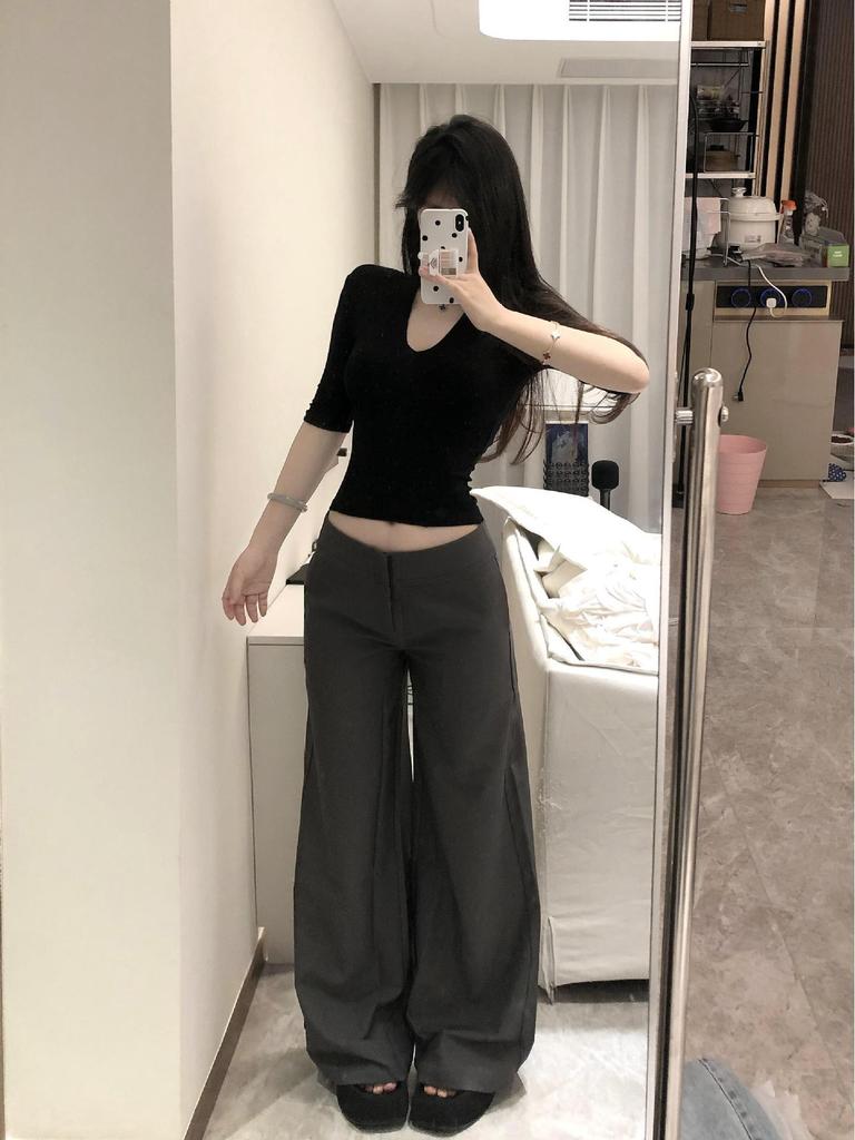 Spicy American Style Black V-Neck Mid-Sleeve Slim-Fit Women's T-Shirt for Early Spring