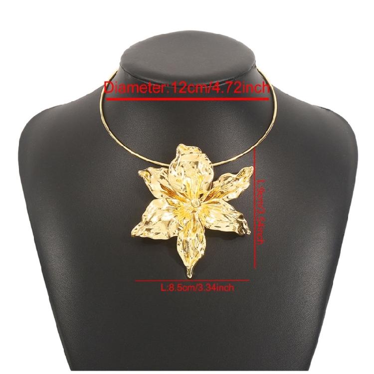 Comfortable Alloy Floral Necklace for Women Daily Commute and Special Event Flower Pendant Collarbone Chain