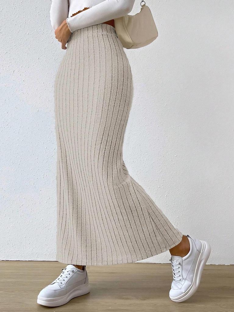 2025 High-Waisted Knit Skirt with Side Slit - Autumn/Winter European & American Style for Women