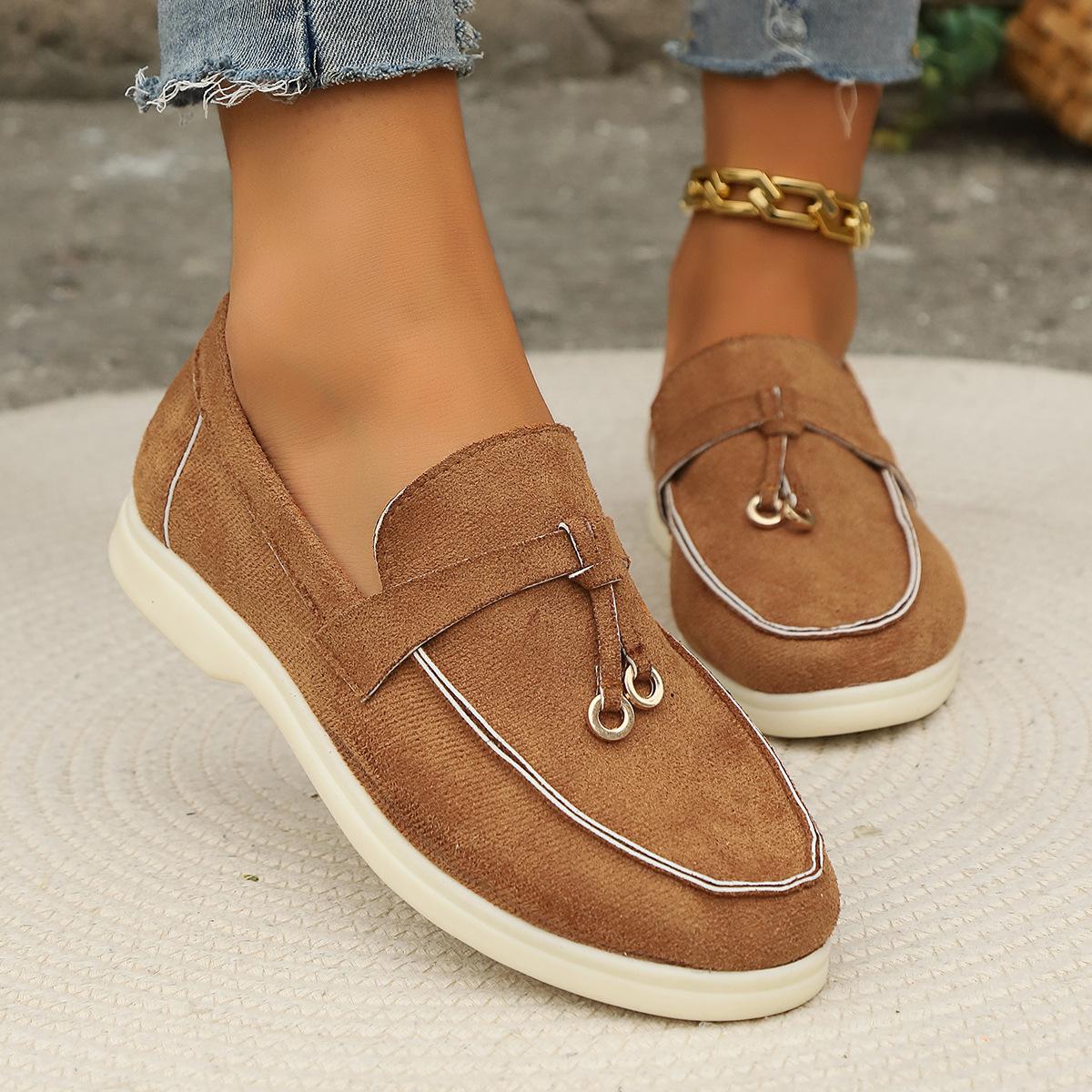 

Большие размеры одинарных женских туфель 2024 года, новые мокасины с одной педалью, шапочки с бахромой, повседневная обувь 43