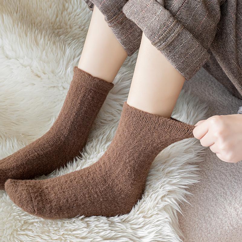 Thick Wool Socks for Autumn and Winter, Twisted Warm Mid-calf Socks for Women, Solid Color, Retro and Versatile Women's Socks