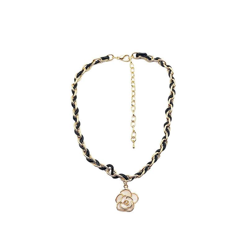 Collier Pendentif Fleur Chaîne Chaîne Claviculaire Cuir Tissé Polyvalent Court