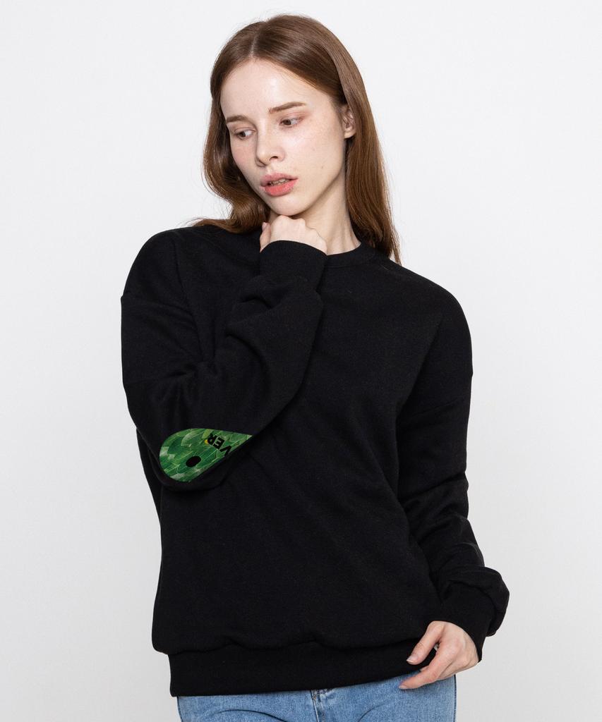 GRAVER [Unisex] Elbow Leaf Smile Heart Sweatshirt_Black