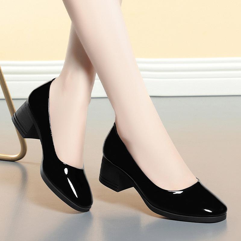 

Яркая кожа французский вечерний бриз нежные туфли средний каблук с юбкой телесные одинарные туфли, новые весенне-летние туфли из маленькой кожи с квадратным носком 41