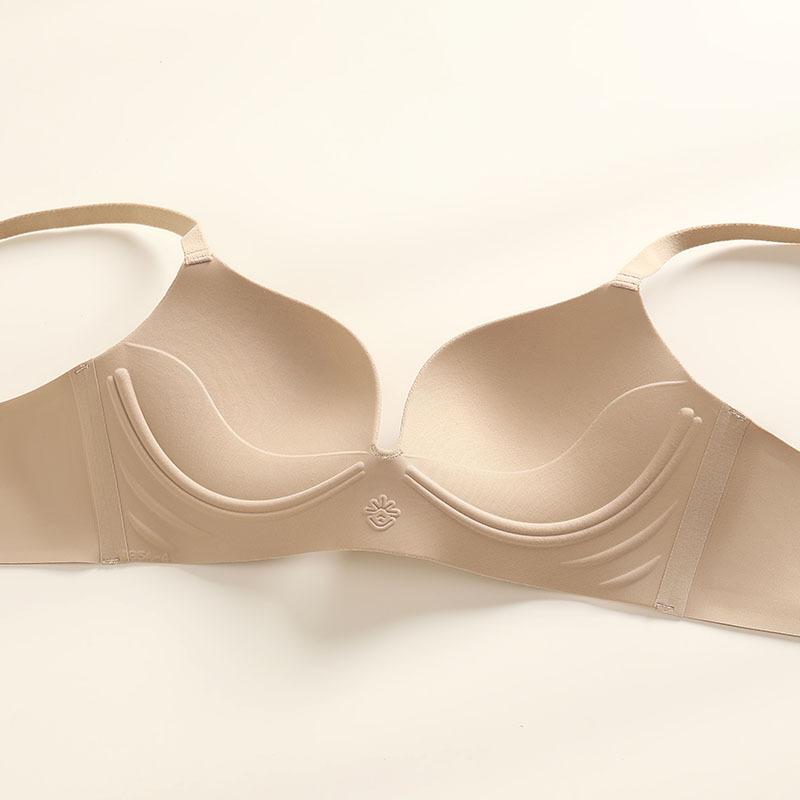 The Natal Year Gathers Non-marking Steel-rimmed Underwear with Small Breasts and Large Cups. The New Bra Cover with Naked and Smooth Surface