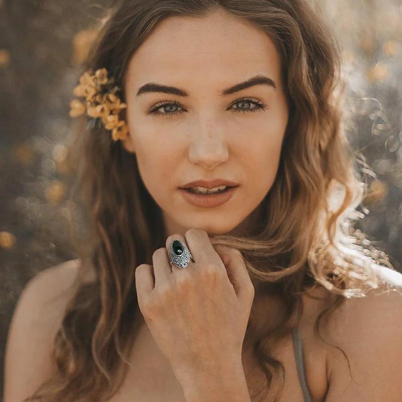 Vintage Style Rings with Black Stone Graceful Modern Finger Accessory with Exquisite Pattern Chic Party Jewelry for Women