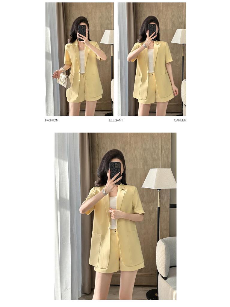 Schicker Göttinnen-Stil Damen Sommeranzug: Zweiteiliges Set aus Blazer mit kurzen Ärmeln und Shorts